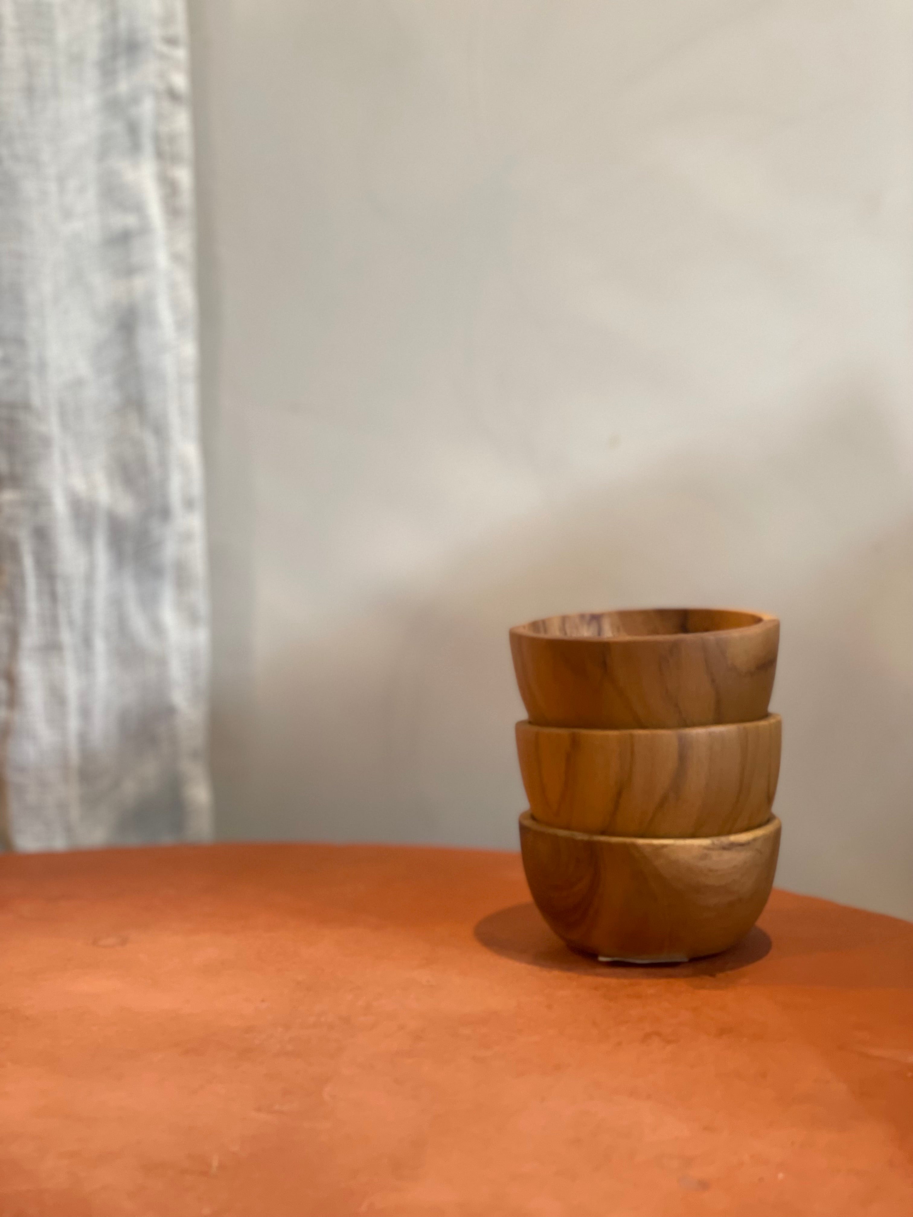 Bowl of acacia wood S