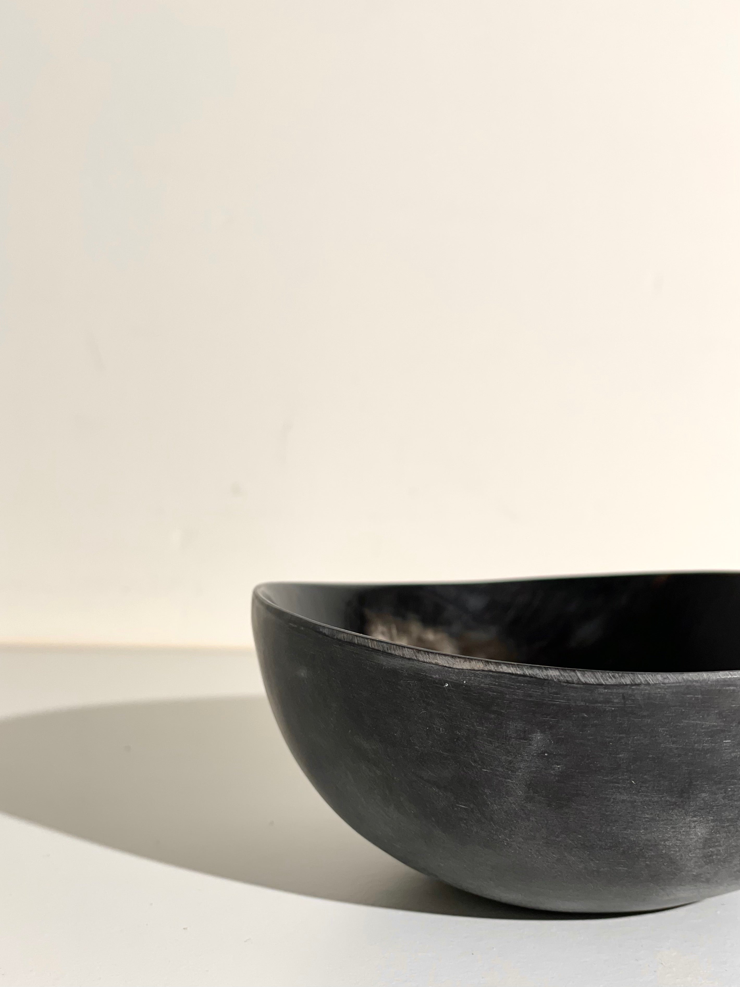 Bowl in horn
