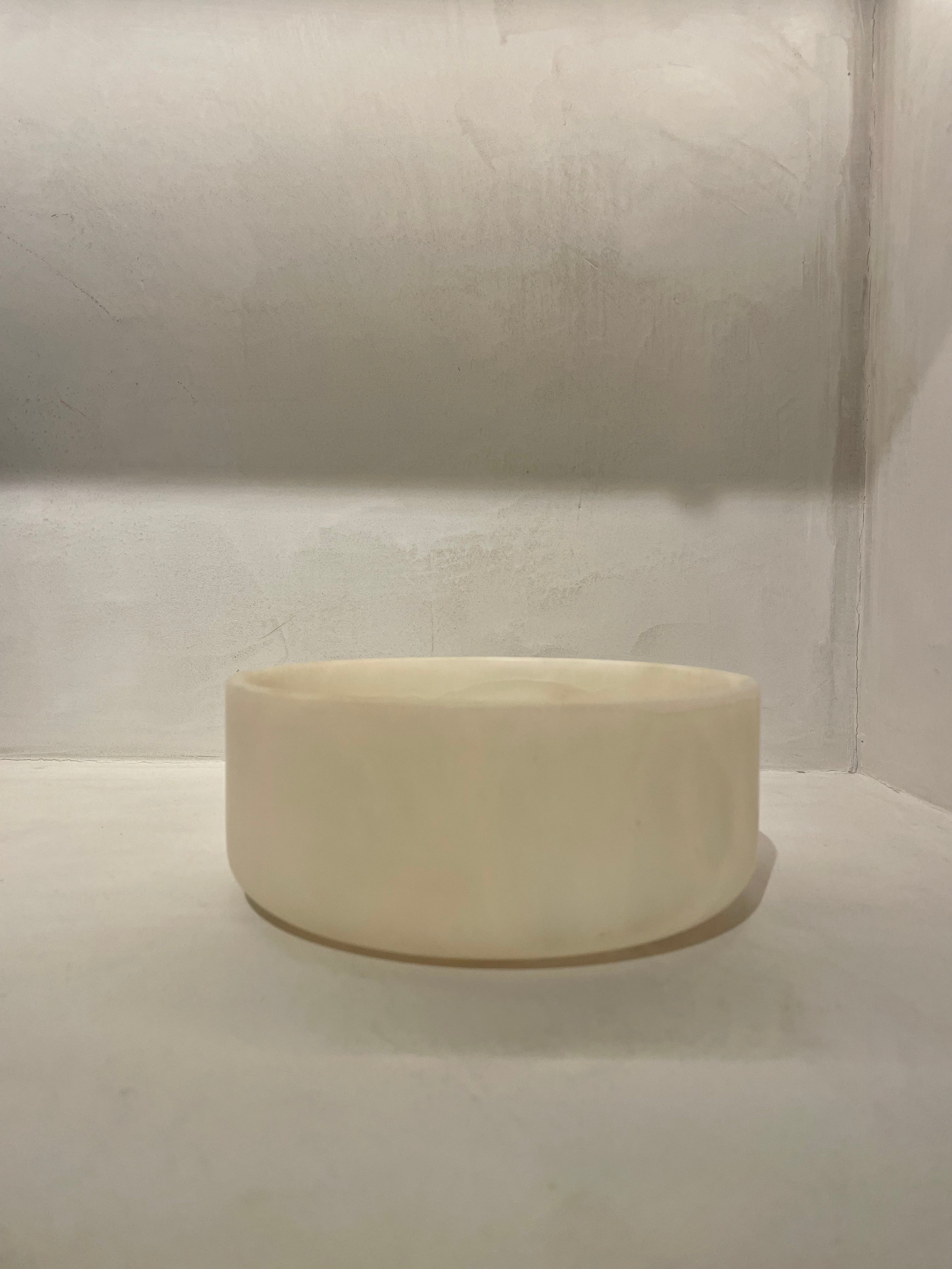 Bowl alabaster beige M