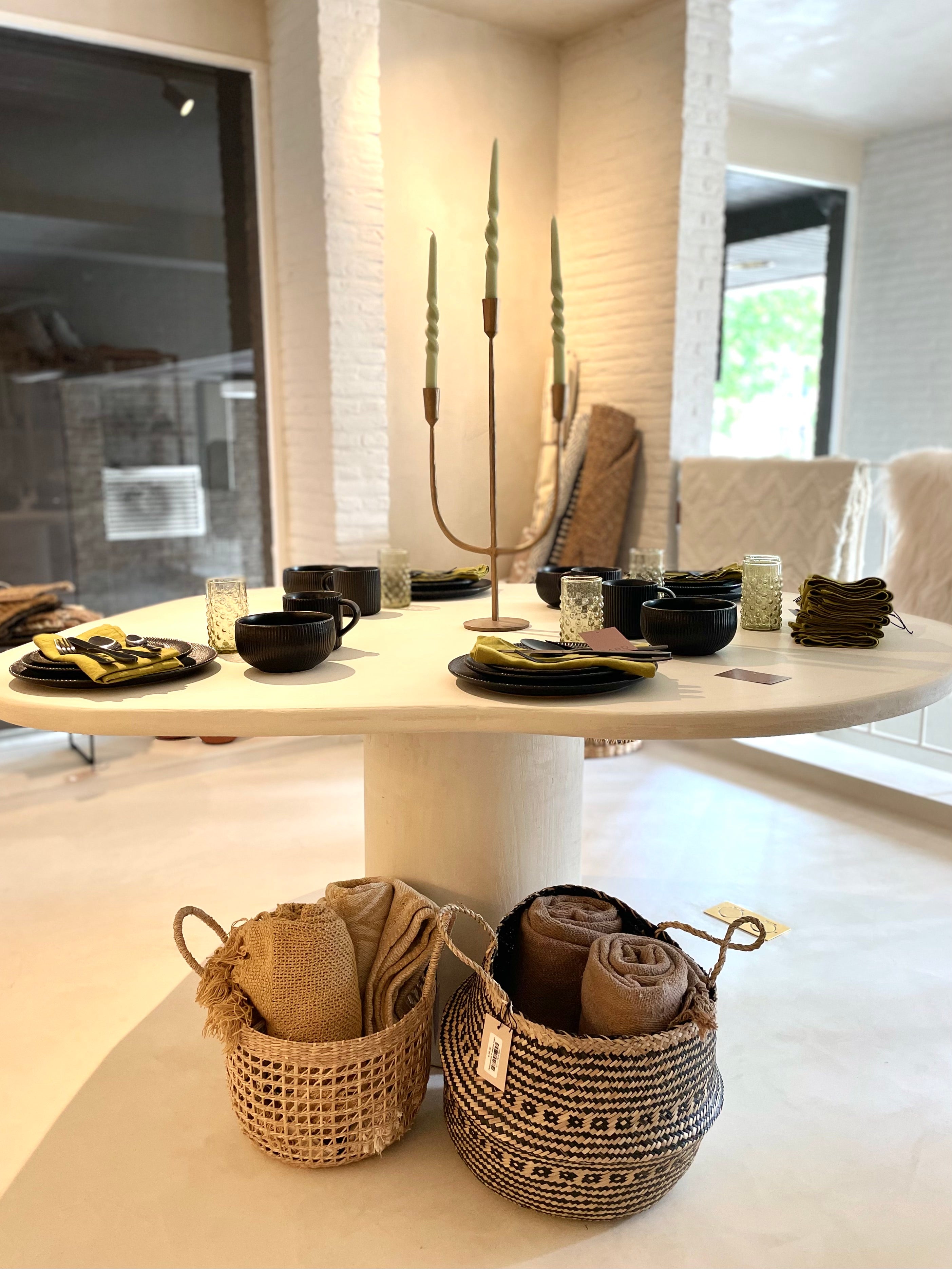 Storage basket in black seagrass