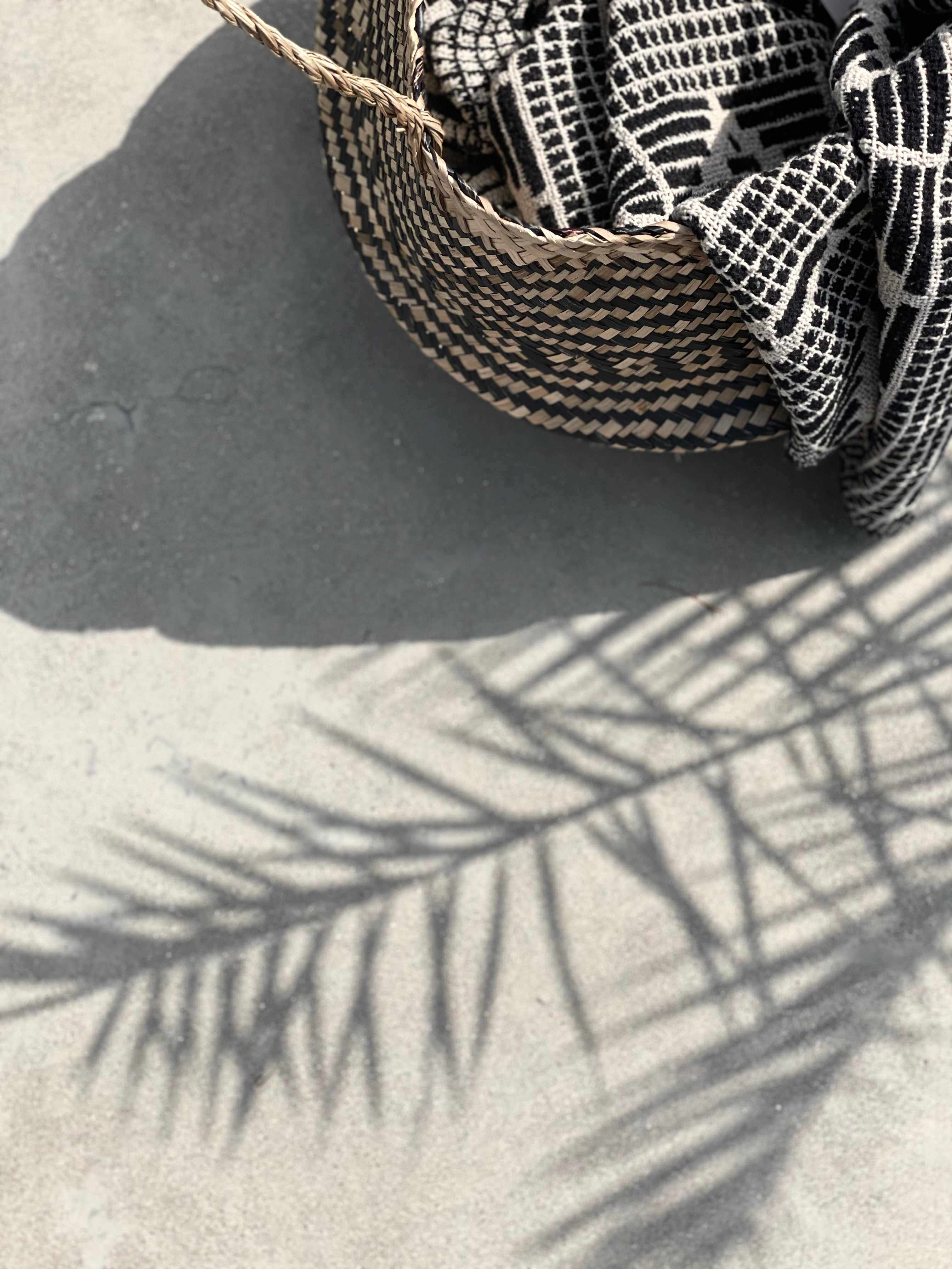 Storage basket in black seagrass