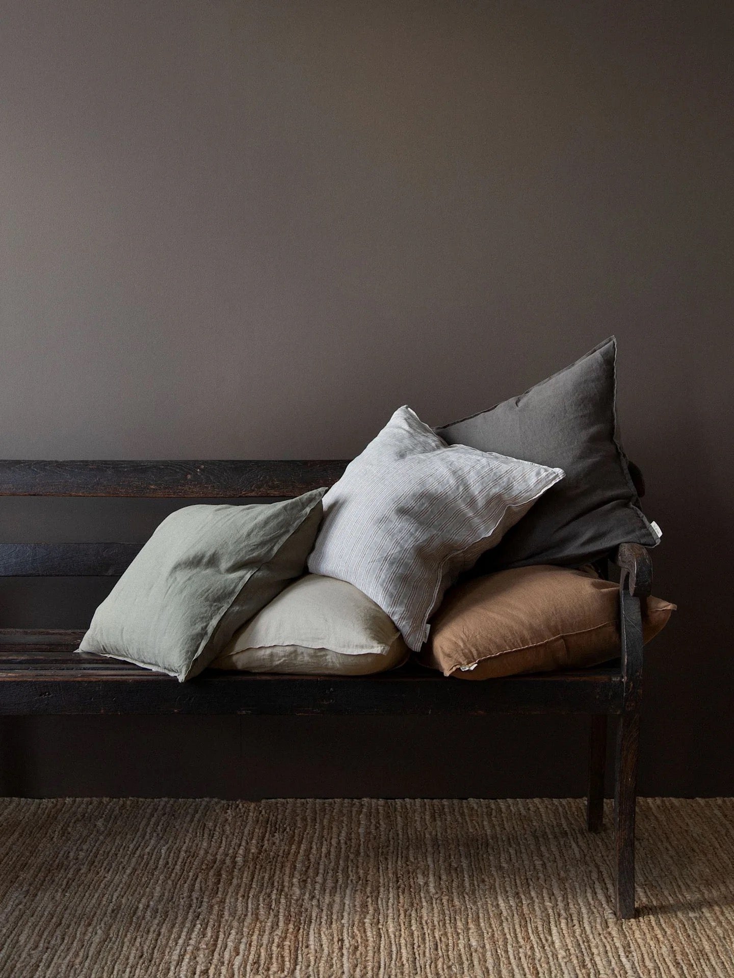 Linen cushion color sand