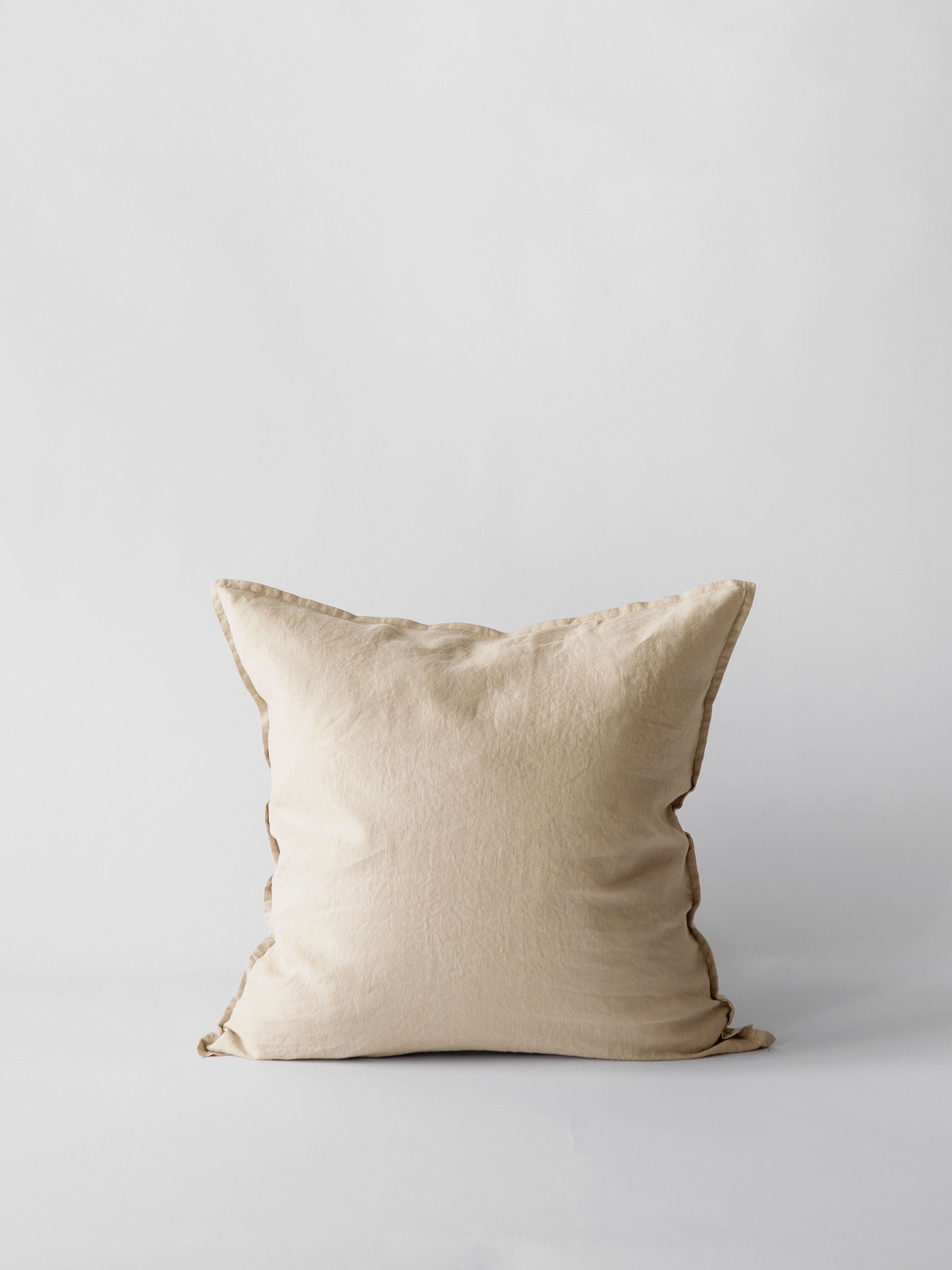 Linen cushion color sand