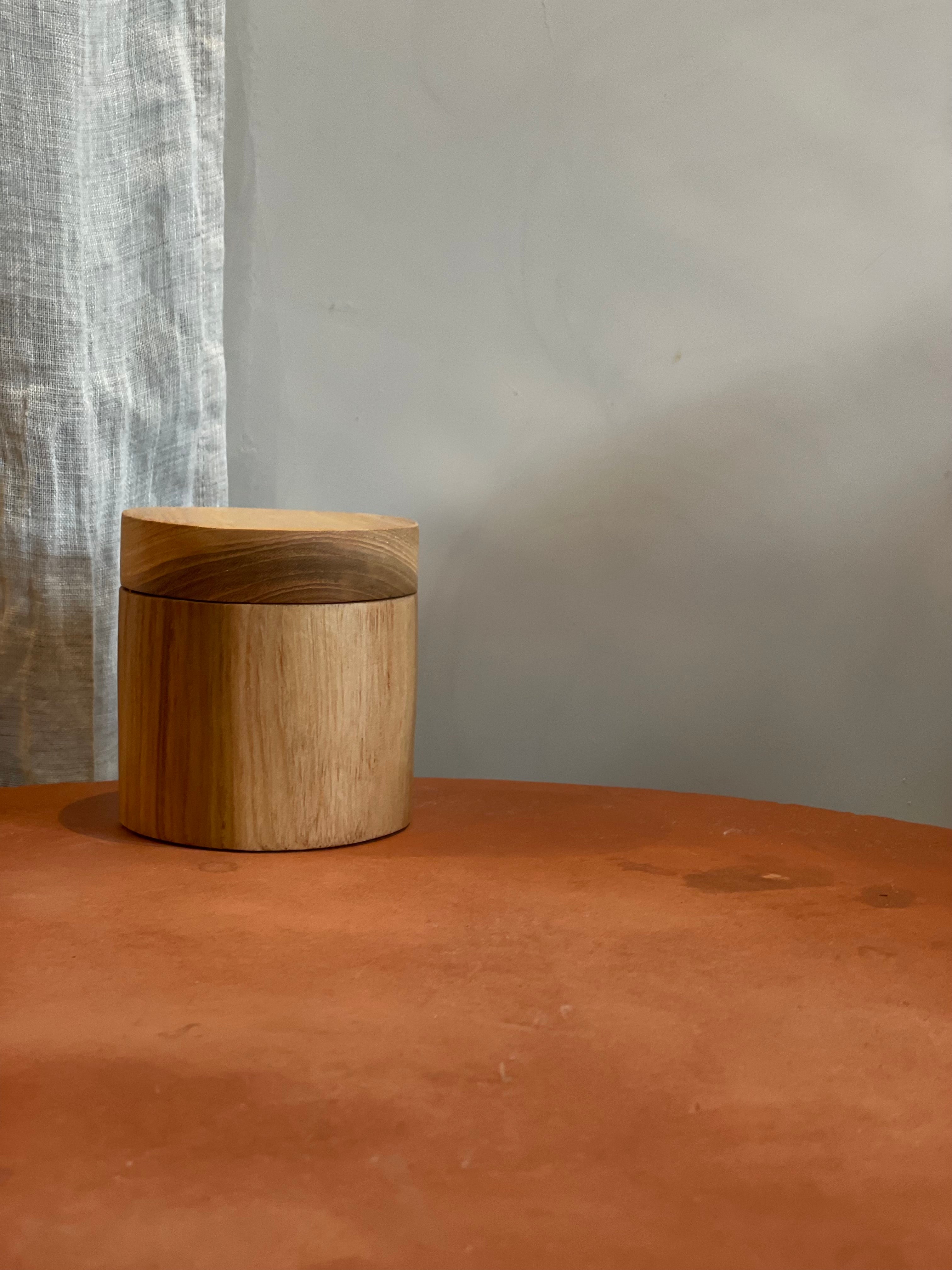 Jar with lid acacia wood