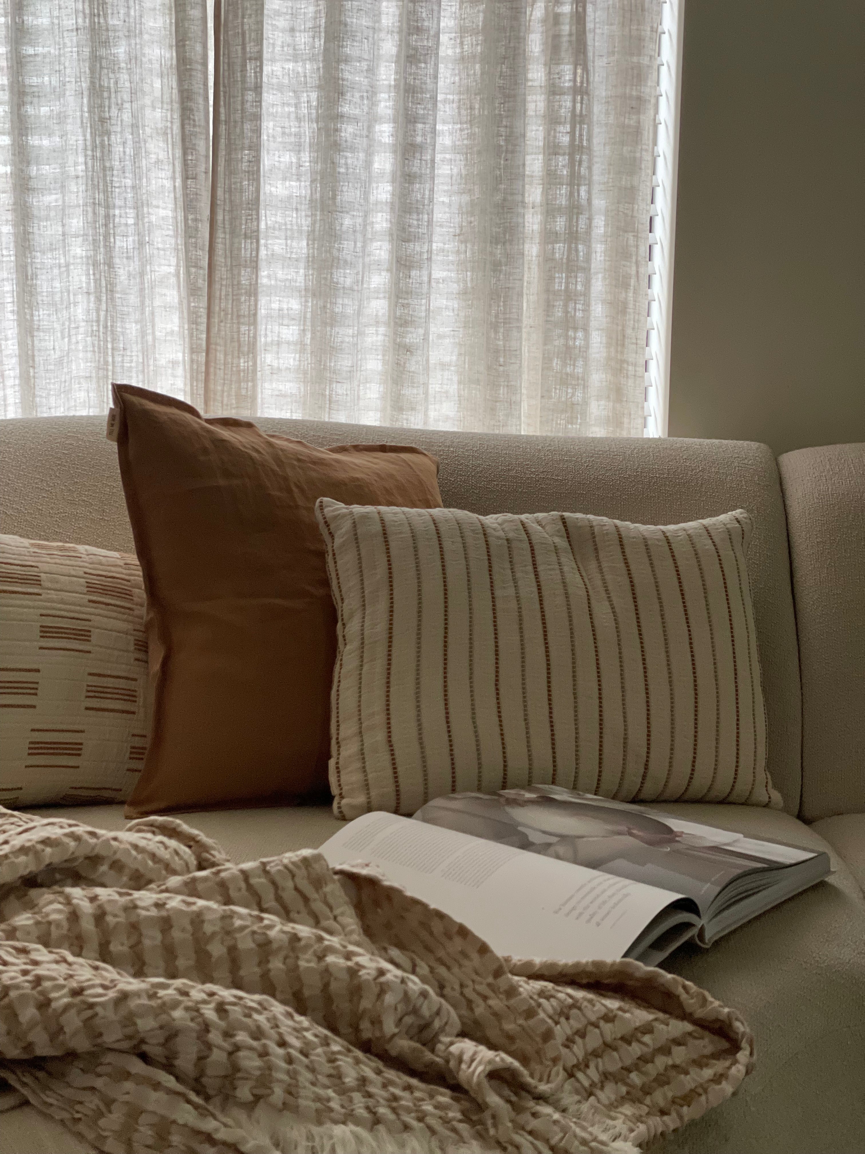 Linen cushion color sand