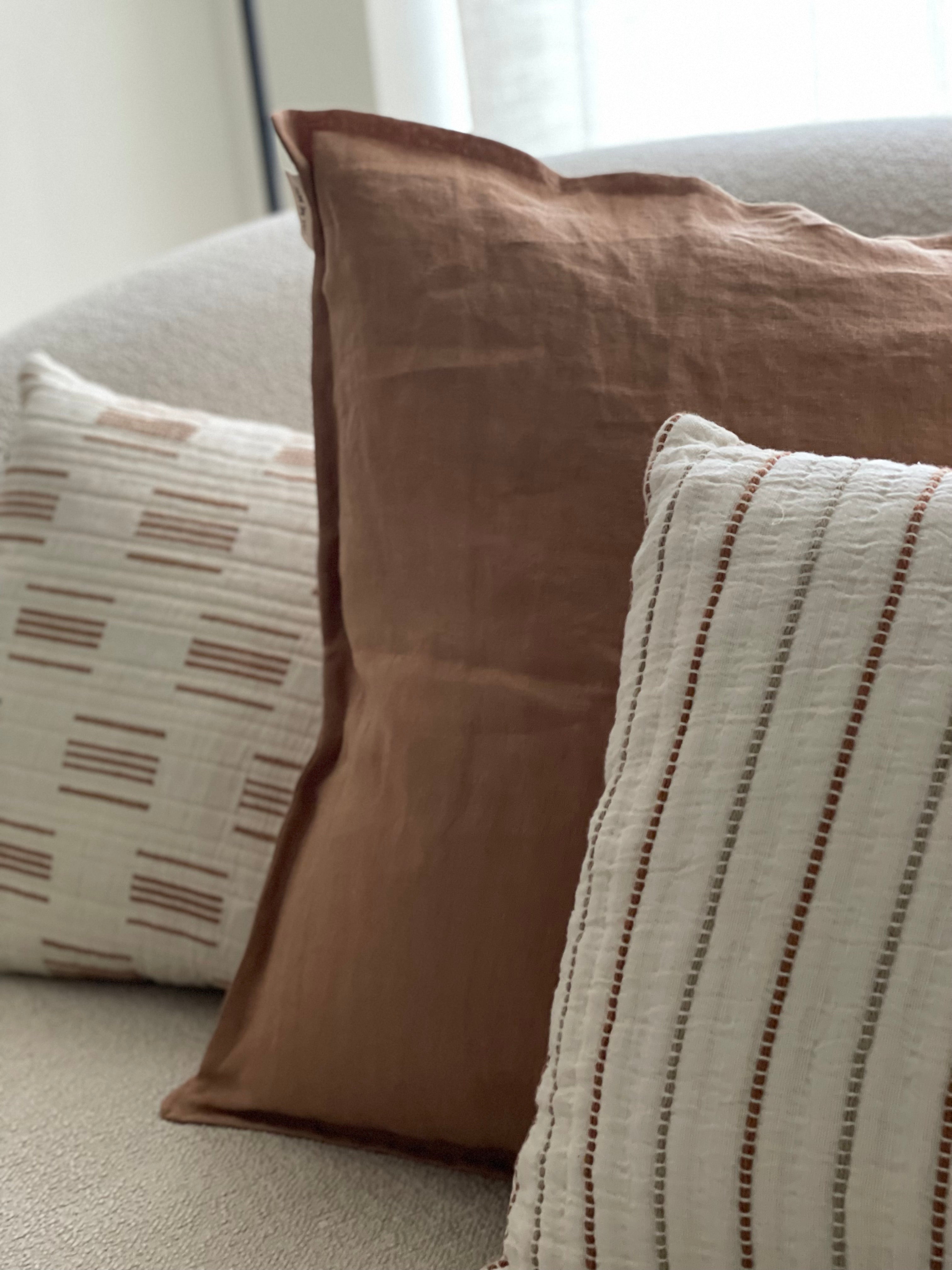 Linen cushion color sand