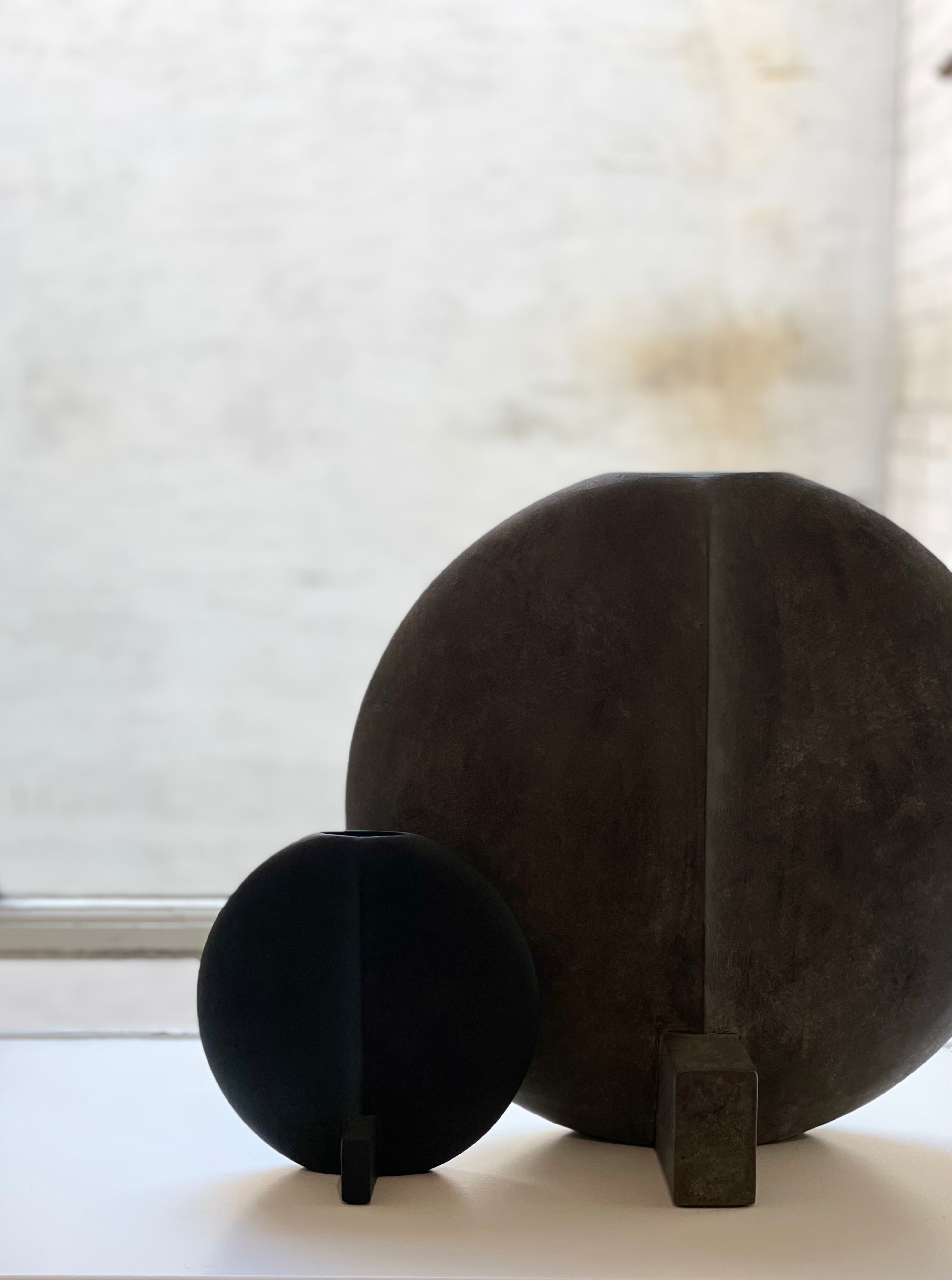 Guggenheim Vase- Mini - black