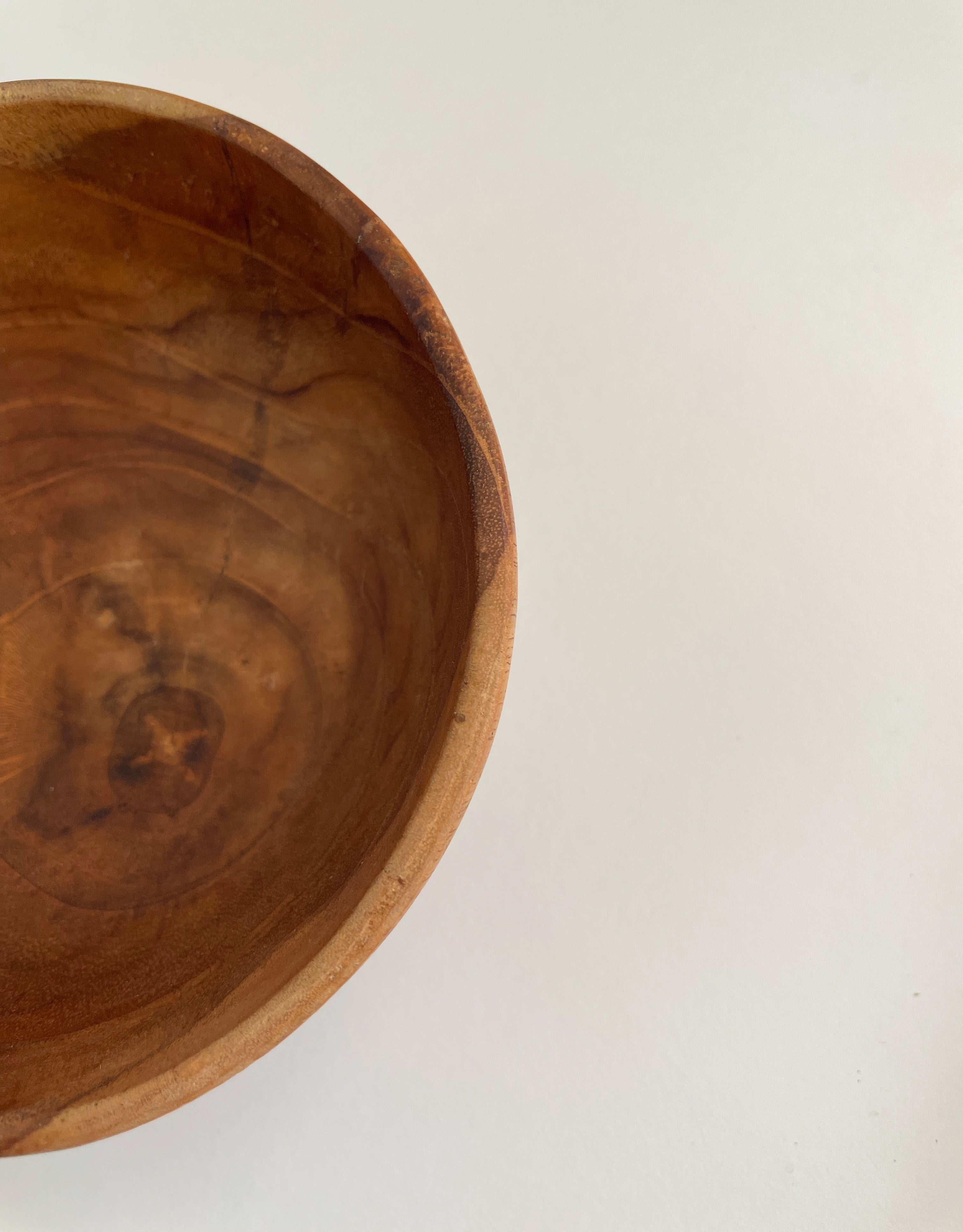 Bowl of acacia wood M